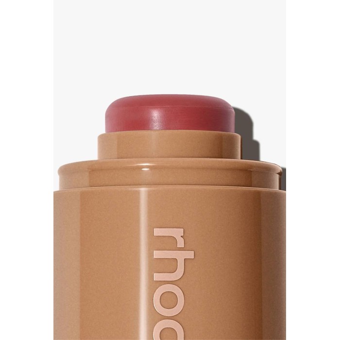 Кремовые румяна Rhode Pocket Blush в оттенке Sleepy Girl